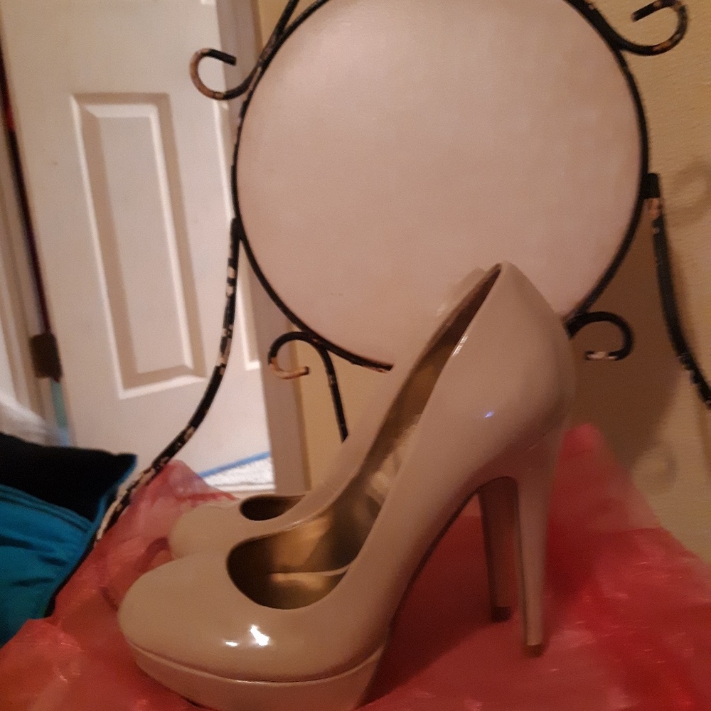 Shoes - Picture 2 of 4